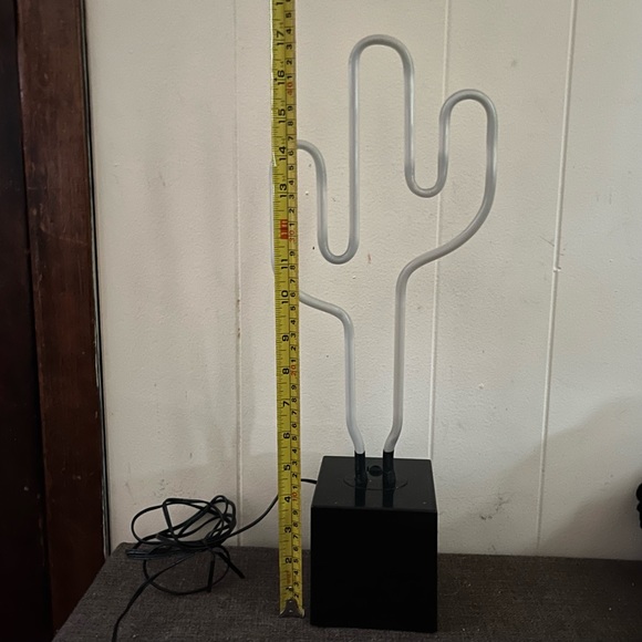 Cactus Neon Lamp - Picture 2 of 4